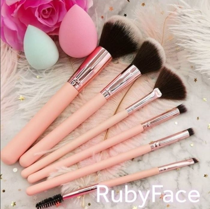 Set of Brushes with sponges Ruby Face 8 items (in assortment)